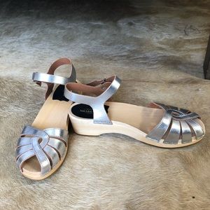 Swedish Hasbeens cross strap debutant in silver